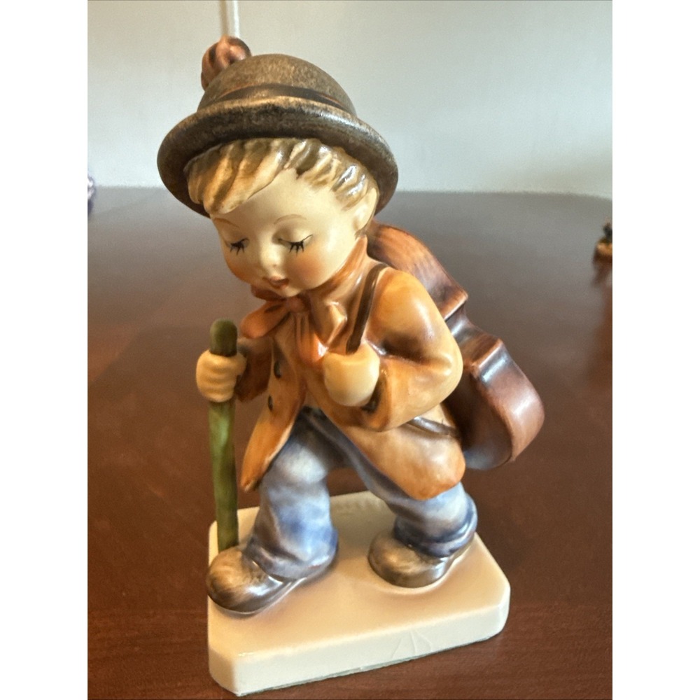 GOEBEL HUMMEL LITTLE CELLIST #89
